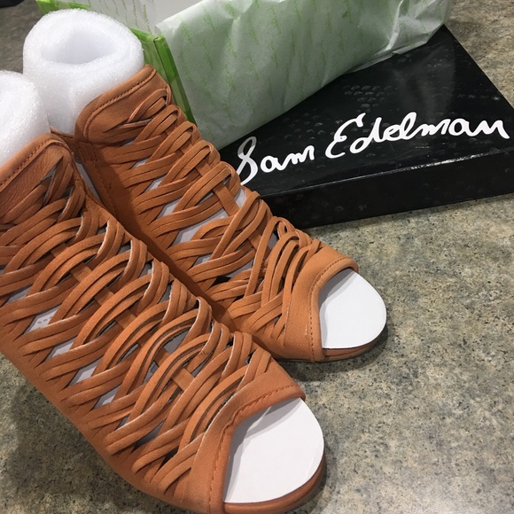 Sam Edelman Holly Bootie - Picture 5 of 7